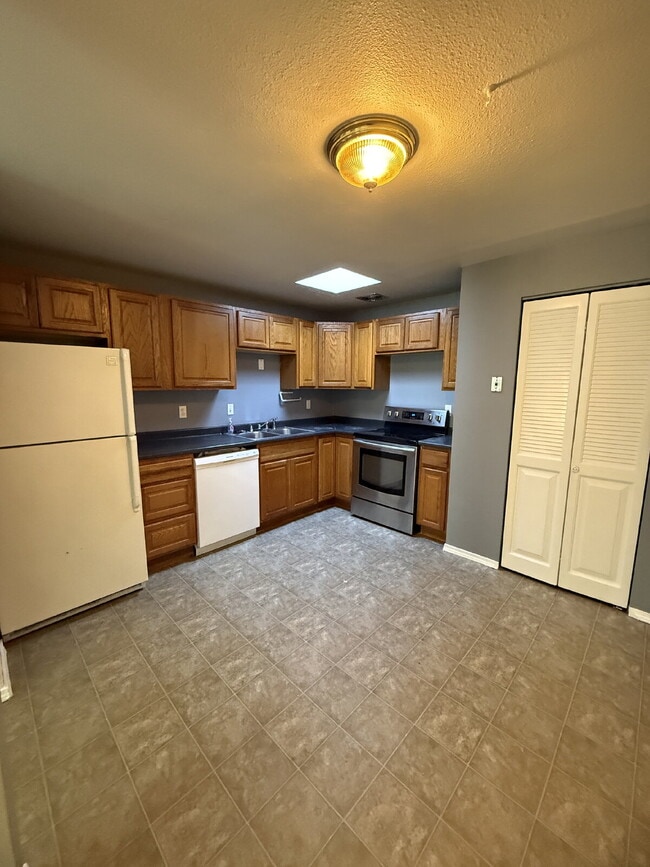 Photo - Fairwood Area Condo Available Now! Unit #V5