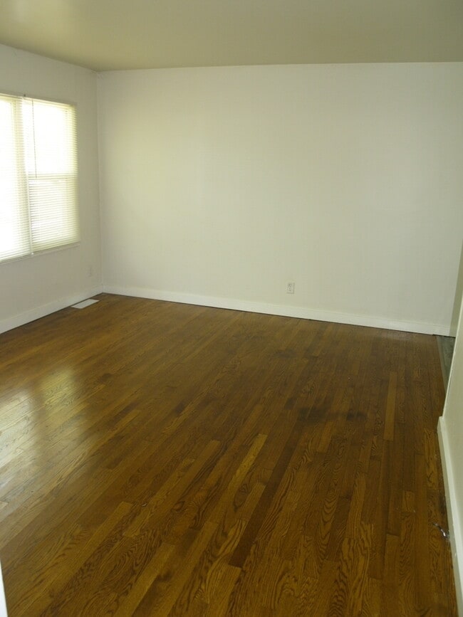 Photo - 22431 Strassburg Ave