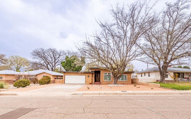 Building Photo - 444 Sierra Dr SE