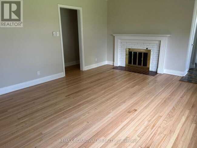 Photo - 15 Butterfield Pl