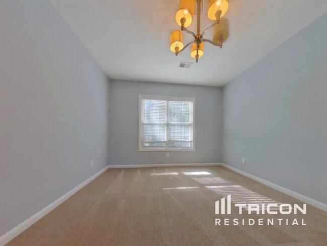 Photo - 291 Crestworth Crossing