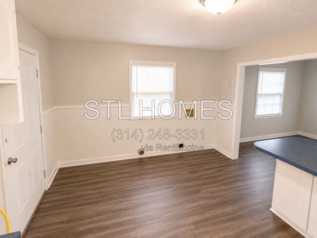 3251 Meadow Ln