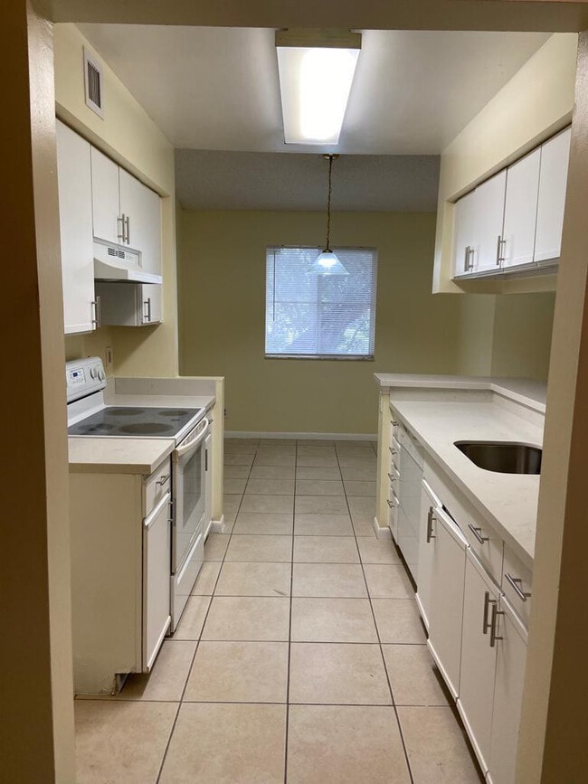 Photo - 9701 Westview Dr Unidad 1429