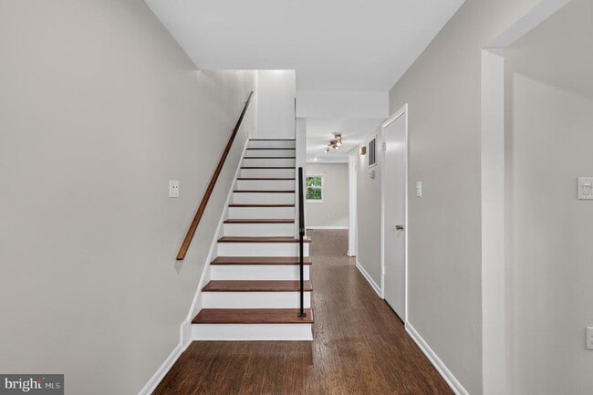 Building Photo - 15063 Cherrydale Dr