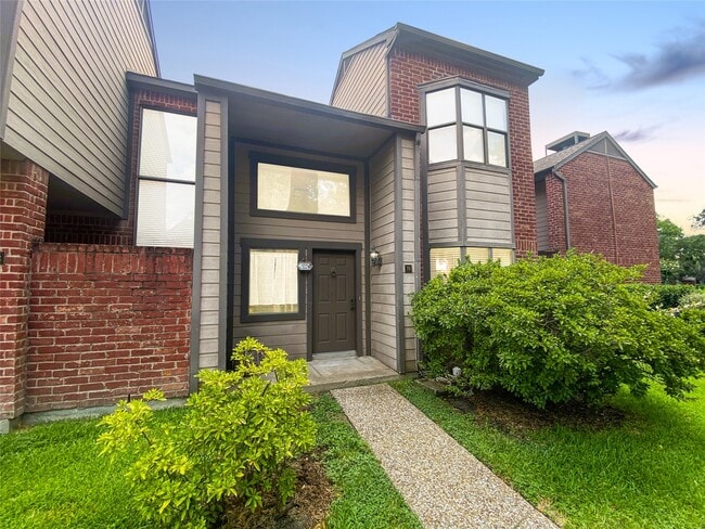 Building Photo - 7447 Cambridge St Unit 71