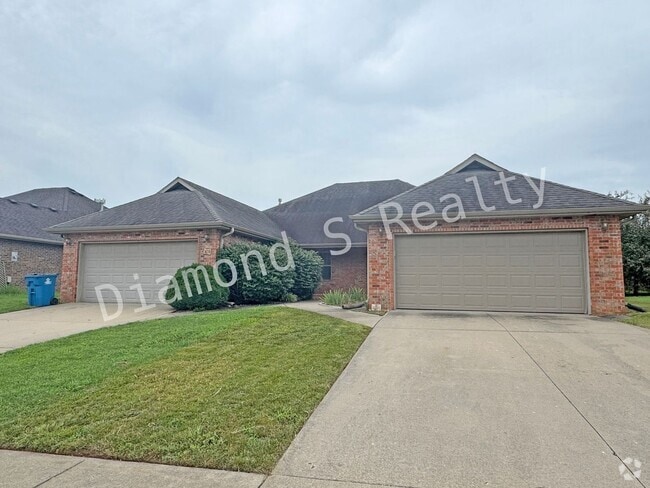 Building Photo - Spacious and Unique Patio Home Available!