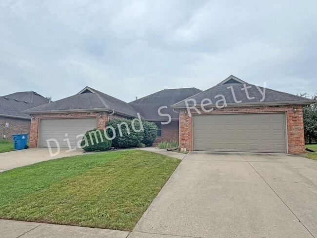 Spacious and Unique Patio Home Available! - Spacious and Unique Patio Home Available!