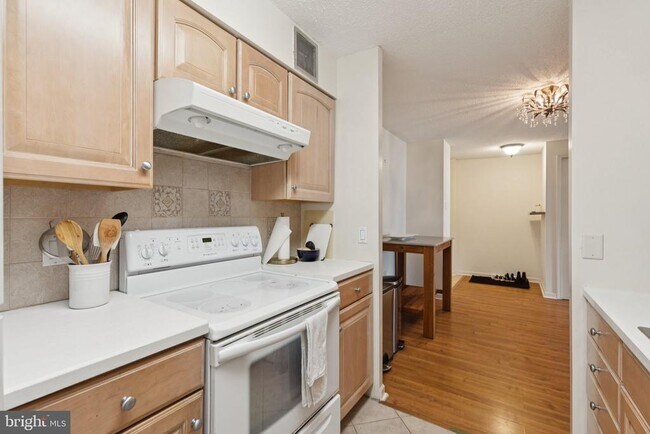 Photo - 1420 Locust St Unit 25E