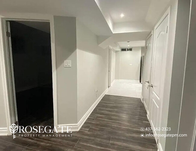 Photo - Modern 2-Bedroom Basement Apartment with In-Unit Laundry – Mississauga Unité 2
