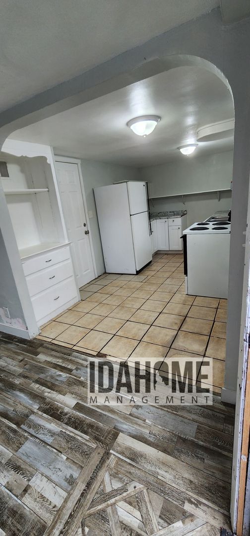 Building Photo - 626-628 W Custer St Unit 626 W Custer St