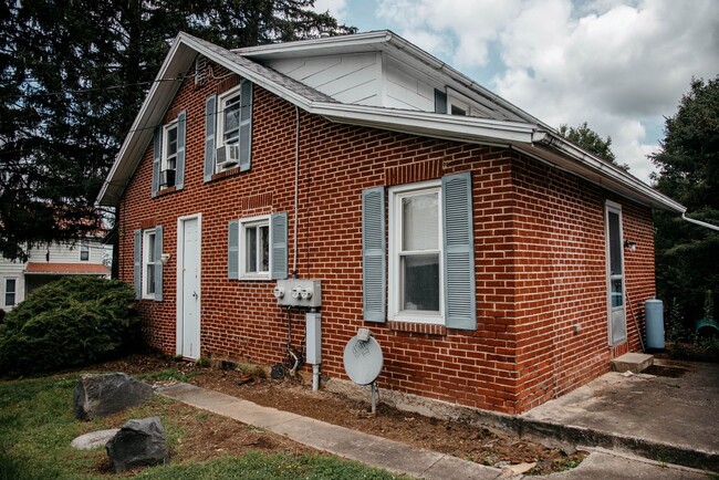 Photo - 212 Maytown Rd House