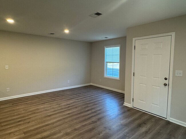 Photo - 201 Mountaindale Dr