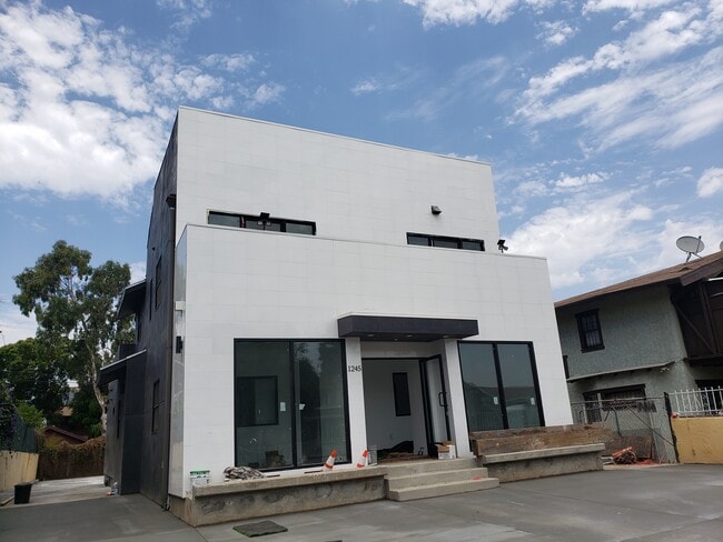 Photo - 1245 Crenshaw Blvd