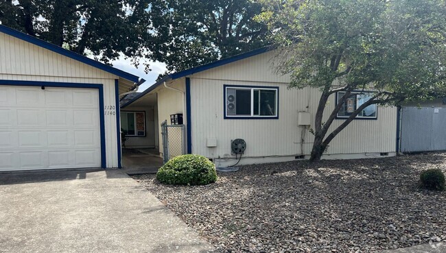 Building Photo - 1120-1140 18th St SE Salem, OR 97302 Unit 1140 Rental