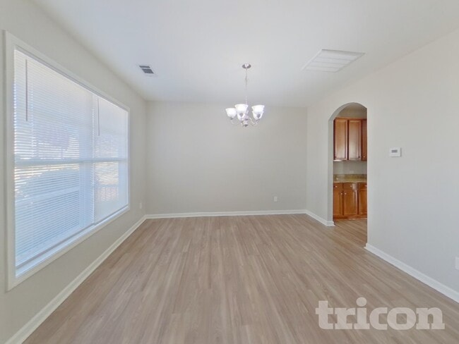 Photo - 2017 Rockycreek Ln