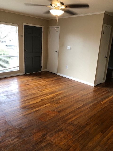 Living - 422 Robinette St