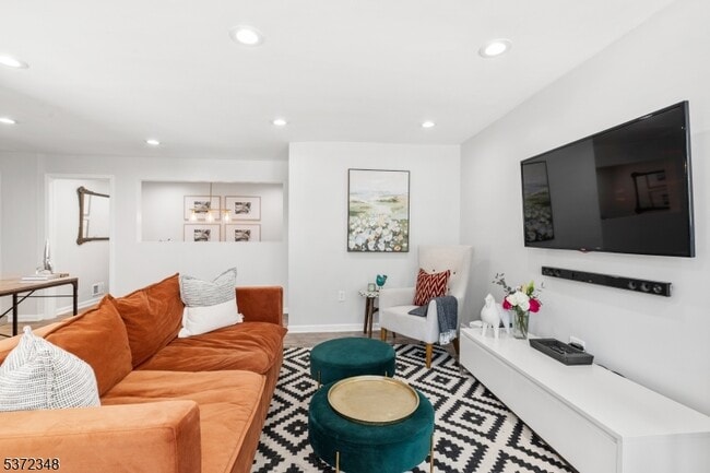 Living Room - 31 Howard Ct Unit 31 Howard Court