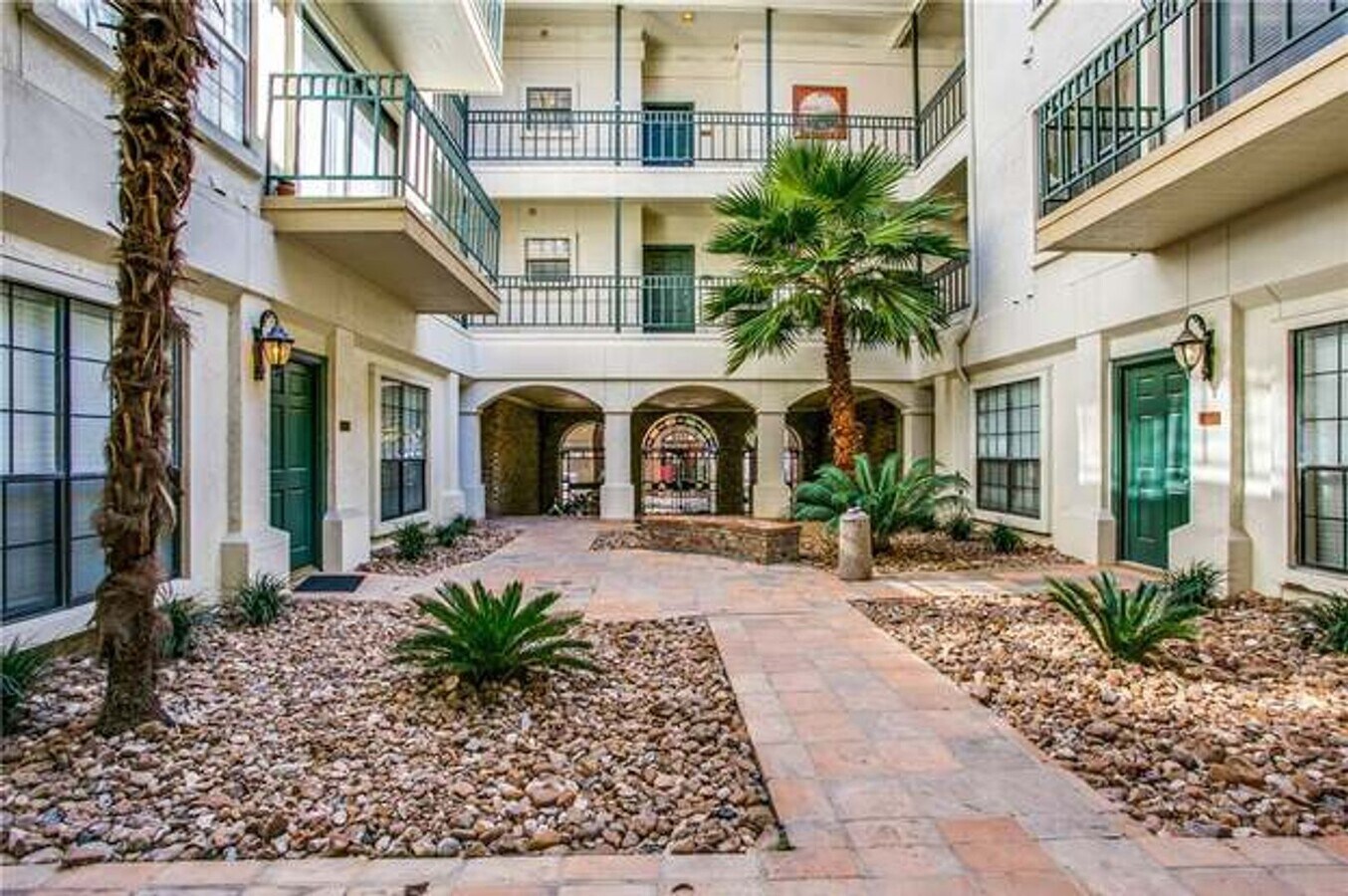 1/1 Condo Walking Distance to UT - 1/1 Condo Walking Distance to UT Unit 304