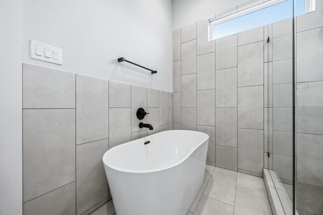 Photo - 6107 Campos Dr