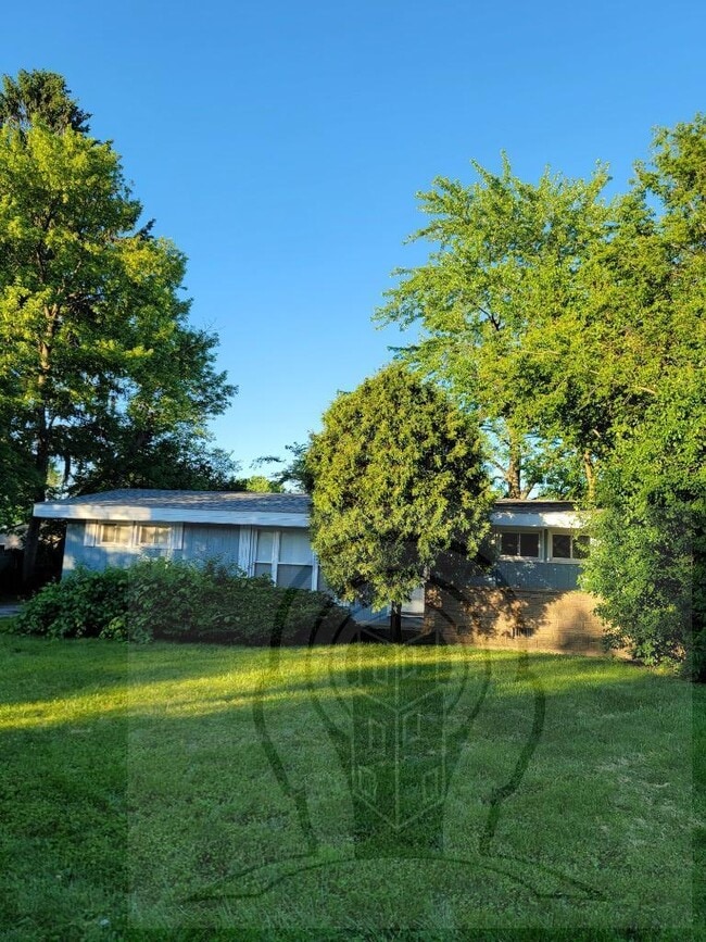 Building Photo - 4 bedroom in DEERFIELD IL 60015 Rental