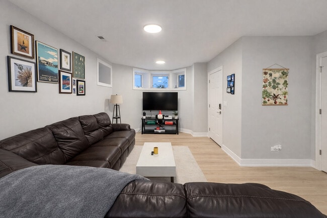 Photo - 1535 N Maplewood Ave Unit G