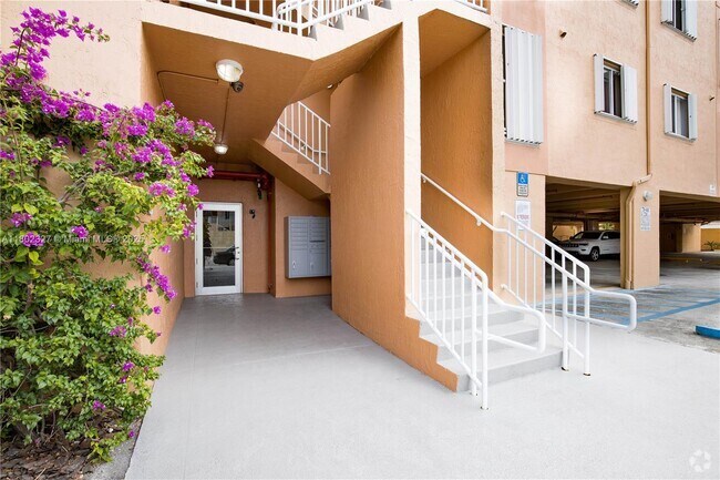Building Photo - 717 SW 11th Ave Unit 305 Rental