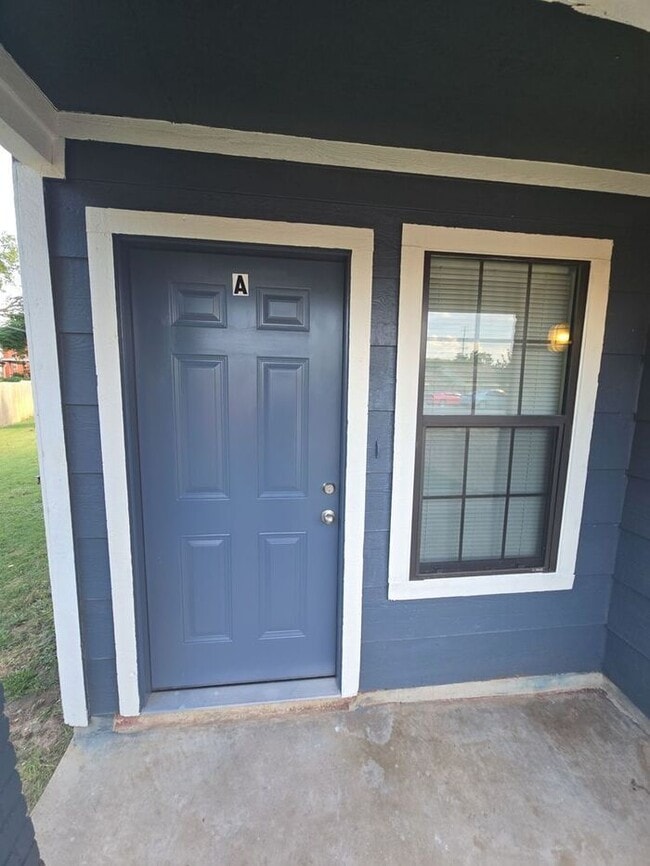 Photo - 900 E Leslie Cir