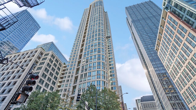 Building Photo - 345 N La Salle Dr Unit 4302