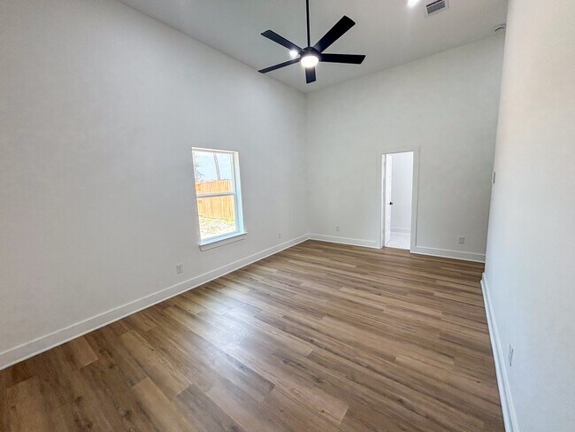 Photo - 1031 Exotic Pne St