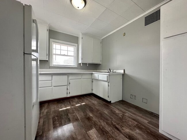 Building Photo - 349 6th Ave S Unit #4