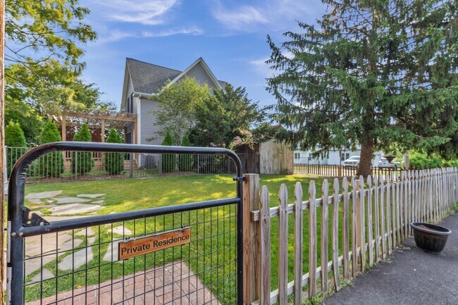 317 Mill St