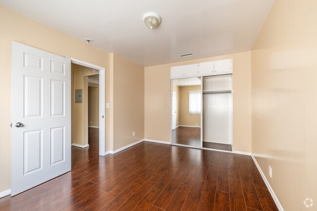 1BR, 1BA - 550SF - Bedroom