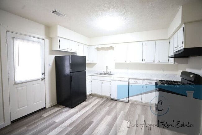 Photo - 2 bed, 1.5 bath apartment - $775 - HUD acc...