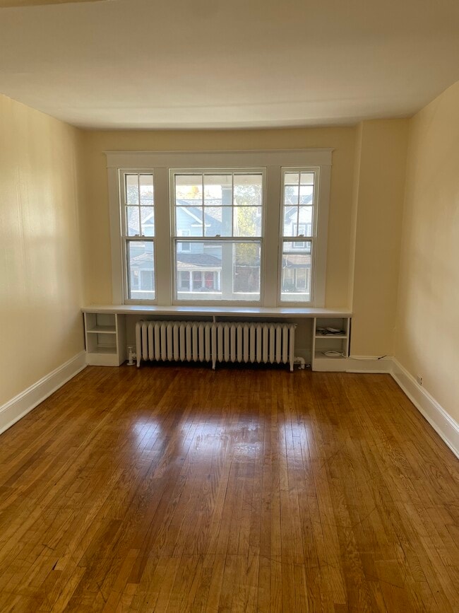 Building Photo - 847 Jay St Unit Second floor