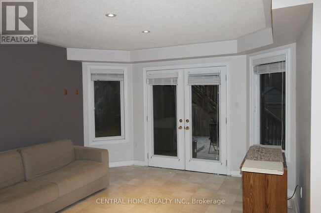 Photo - 73 Headwater Crescent