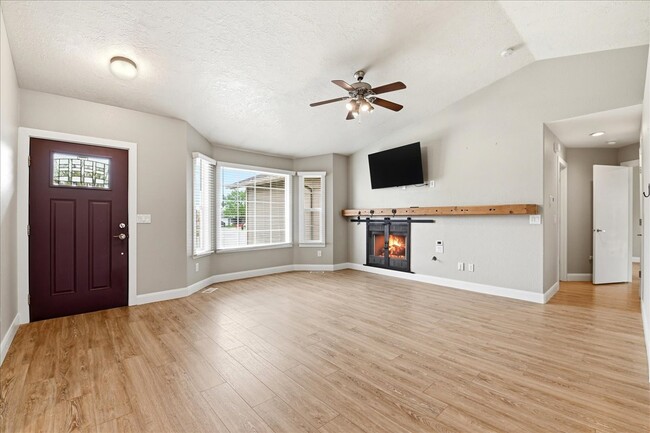 Photo - 961 W Newport St