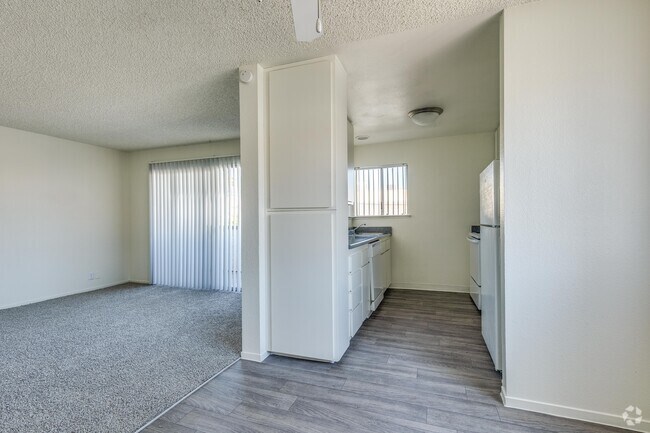 2 BR, 2 BA (Classic) - 910 SF