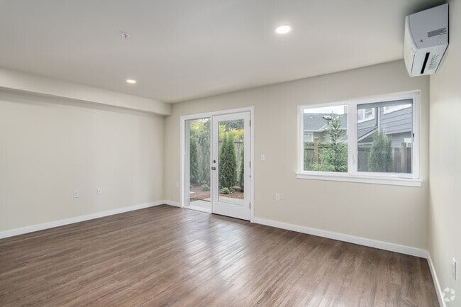 1BR, 1BA - 557SF - Living Room