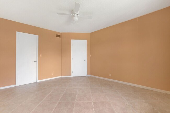 3111 Oakland Shores Dr Unidad F212