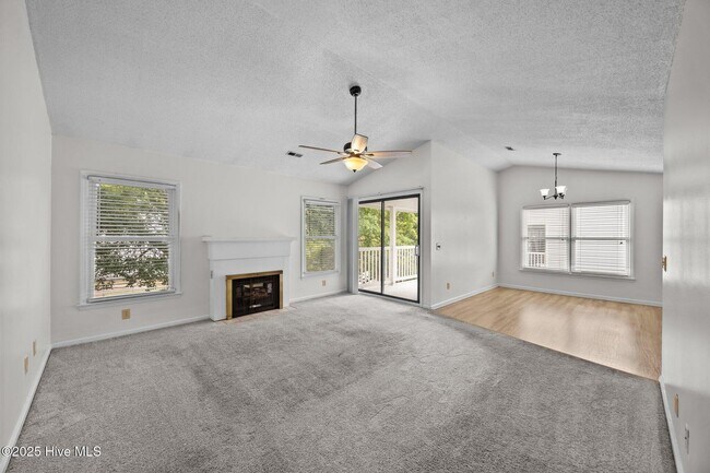 Photo - 123 W Victoria Ct