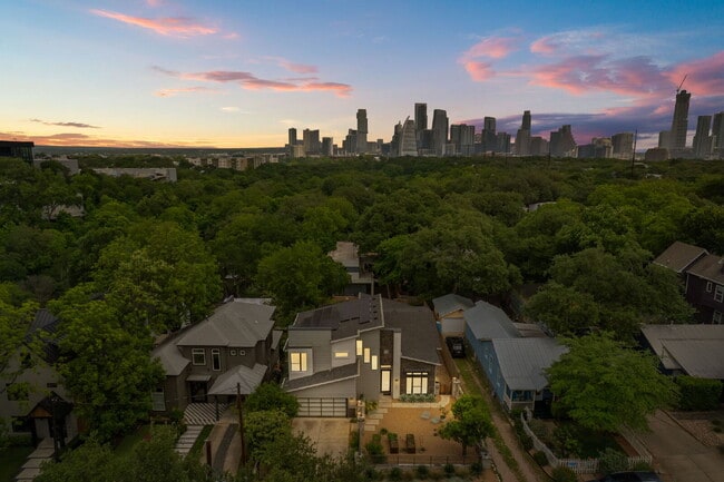 Building Photo - Modern Oasis in Bouldin Creek Rental