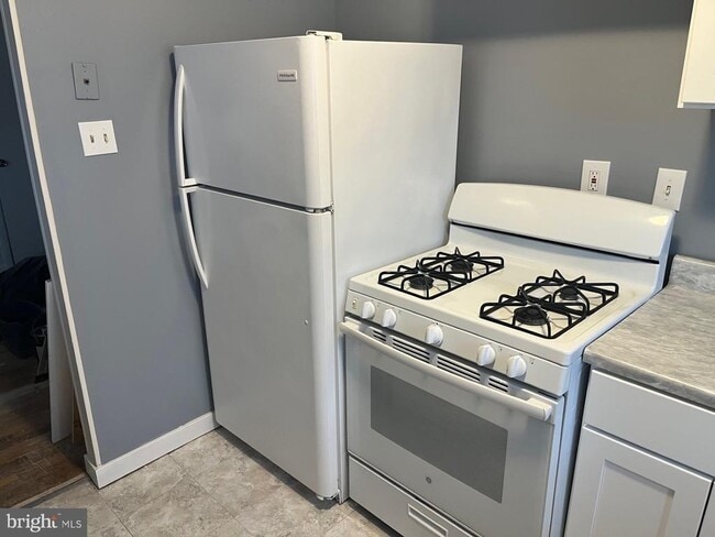 Photo - 1839 Powell St