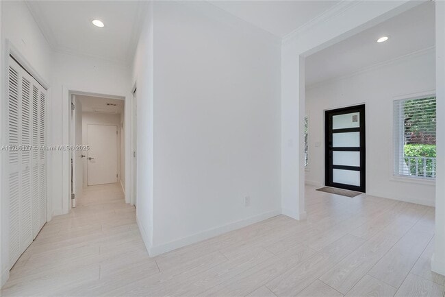 Photo - 1524 Zoreta Ave