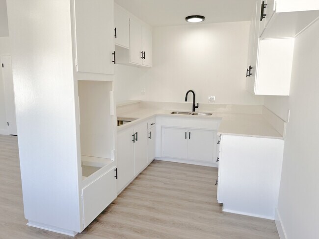 Photo - 5315 Lorna St N