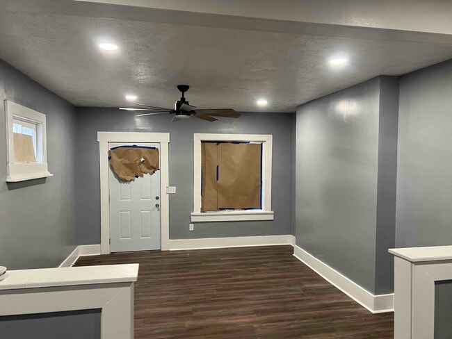 Photo - 929 5 Oaks Ave