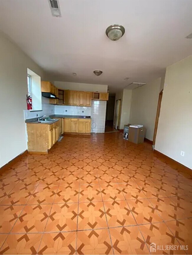 Photo - 98 Catalpa Ave Unidad 2