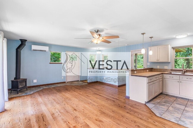 Photo - 10 Wellspring Ln
