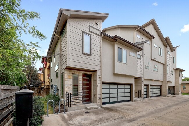 Building Photo - 1205 Elm St Unit 8