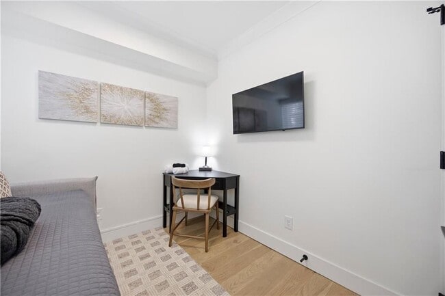 Photo - 436 Markham St SW