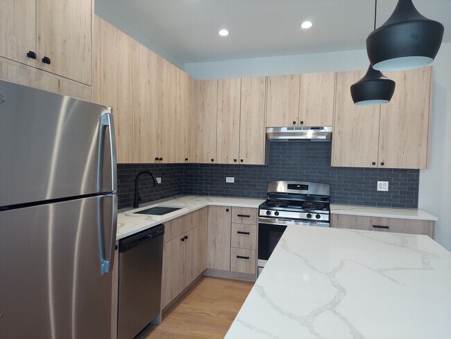 Photo - 4953 N Oakley Ave Unit 3